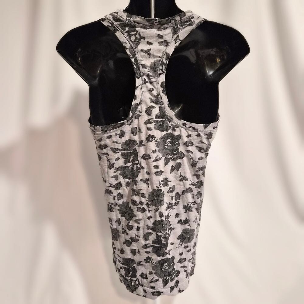 Athleta Gray Black Floral Jacquard Seamless Racerback Tank Top Small 631841-00 - Picture 4 of 8